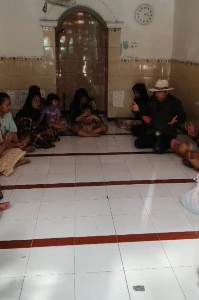 Ormas Garuda Gelar Jumat Berkah, Bagikan Paket Sembako kepada Warga Dupak Timur Surabaya