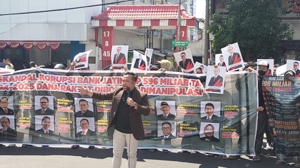 BANK JATIM & Grahadi Dikepung! Aksi Jilid III APMP JATIM, ACEK KUSUMA SIAP “SPILL” Kreditur Nakal dan Bongkar Data