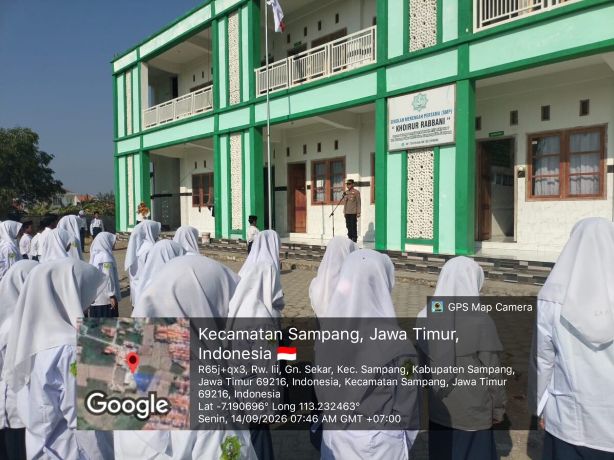 Saat Polisi Hadir di Sekolah, Menjaga Mimpi Anak-Anak Sampang