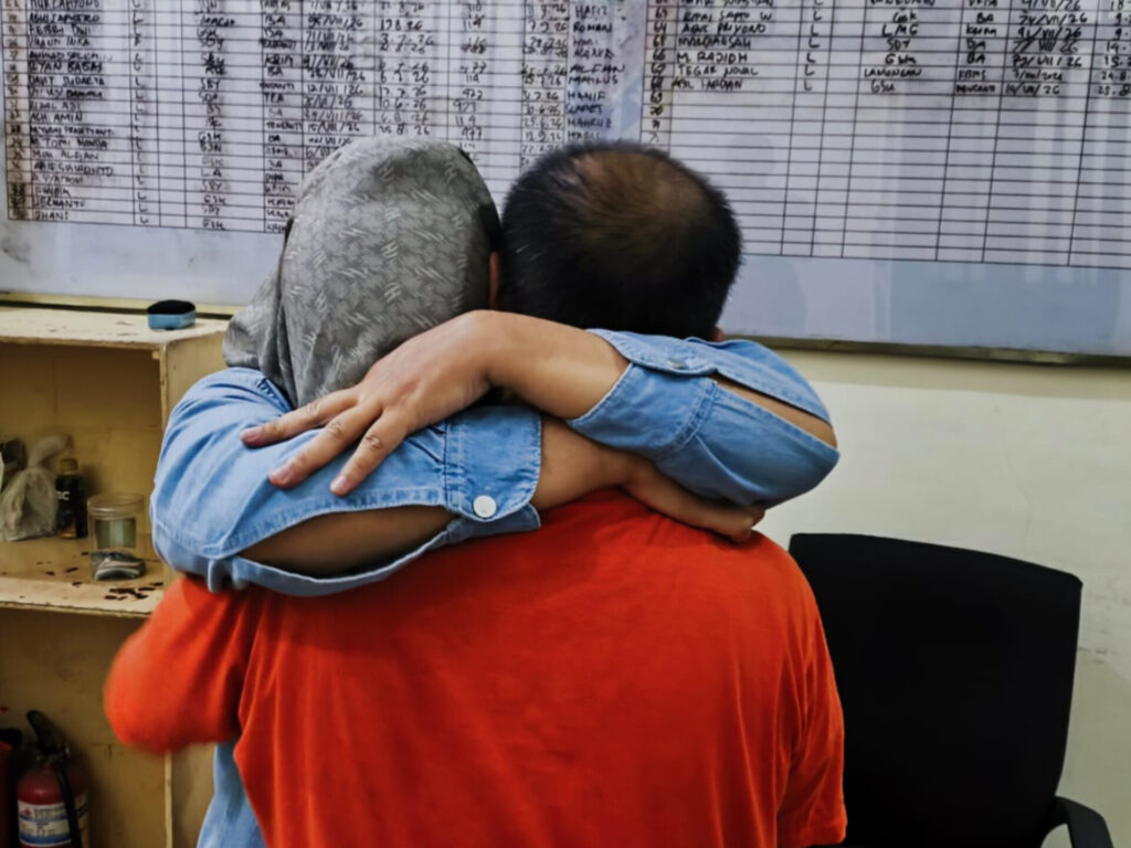 Momen Haru di Polres Gresik, Tahanan Diberi Kesempatan Peluk Anak dan Istri