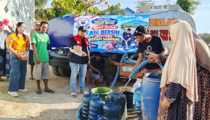 Aksi Humanis Ketua KWI Salurkan Air Bersih di Tanah Kelahiran